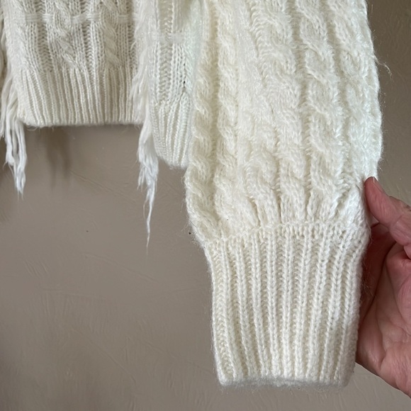 Altar’d State Sweater fringe on sides white balloon sleeves size L crewneck - Picture 4 of 16